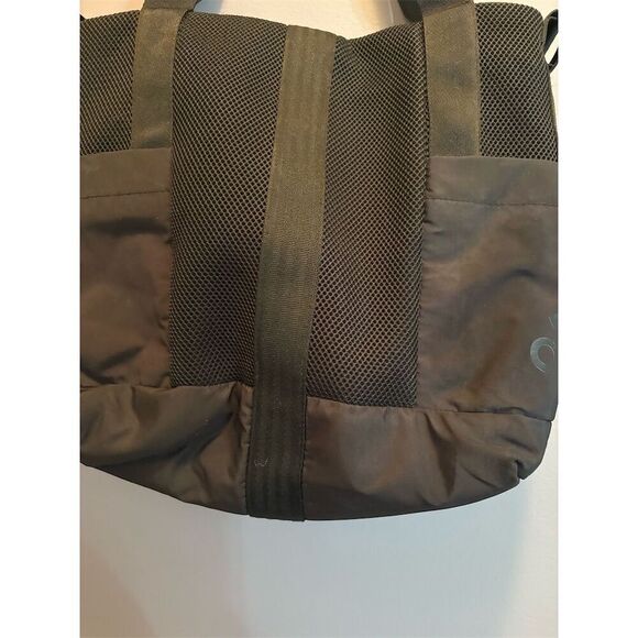 Adidas Quilted Tote Bag Black Unisex Spacious Interior Durable Straps - Picture 5 of 7